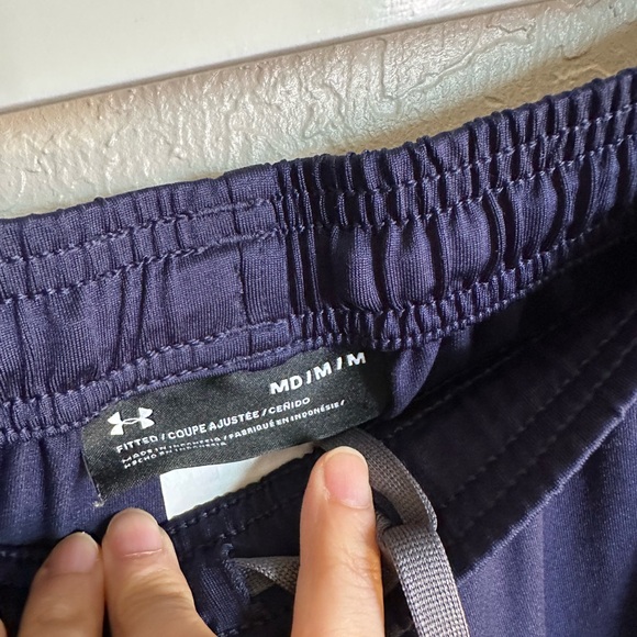 Under arm pant size medium I think they are unisex NWOT  trim fit bottom zipper - Picture 5 of 5